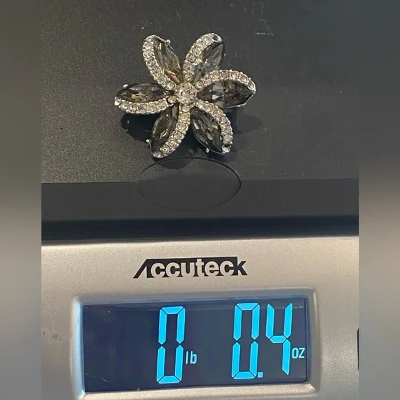 Vintage Silver and Black Flower Brooch - Picture 5 of 12